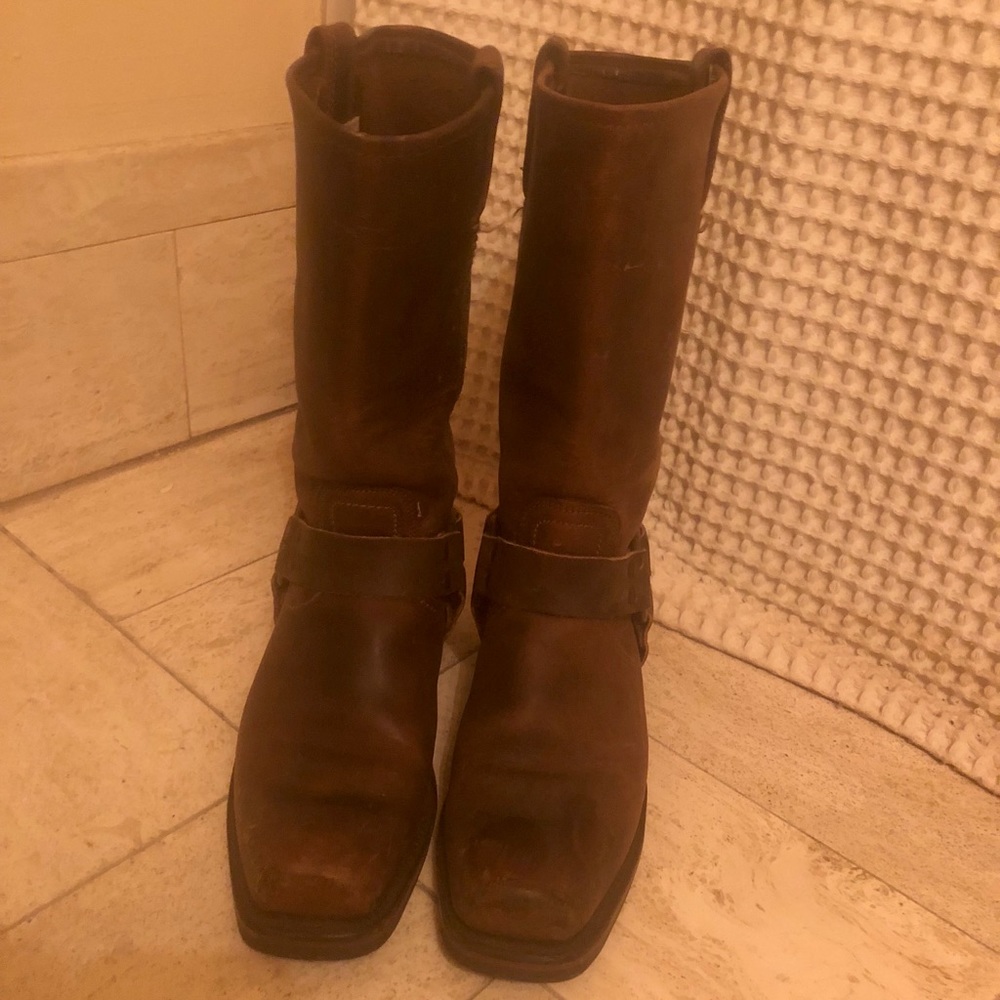 Women’s leather boots